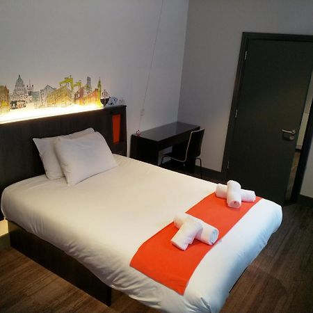Easyhotel Belfast Exterior foto