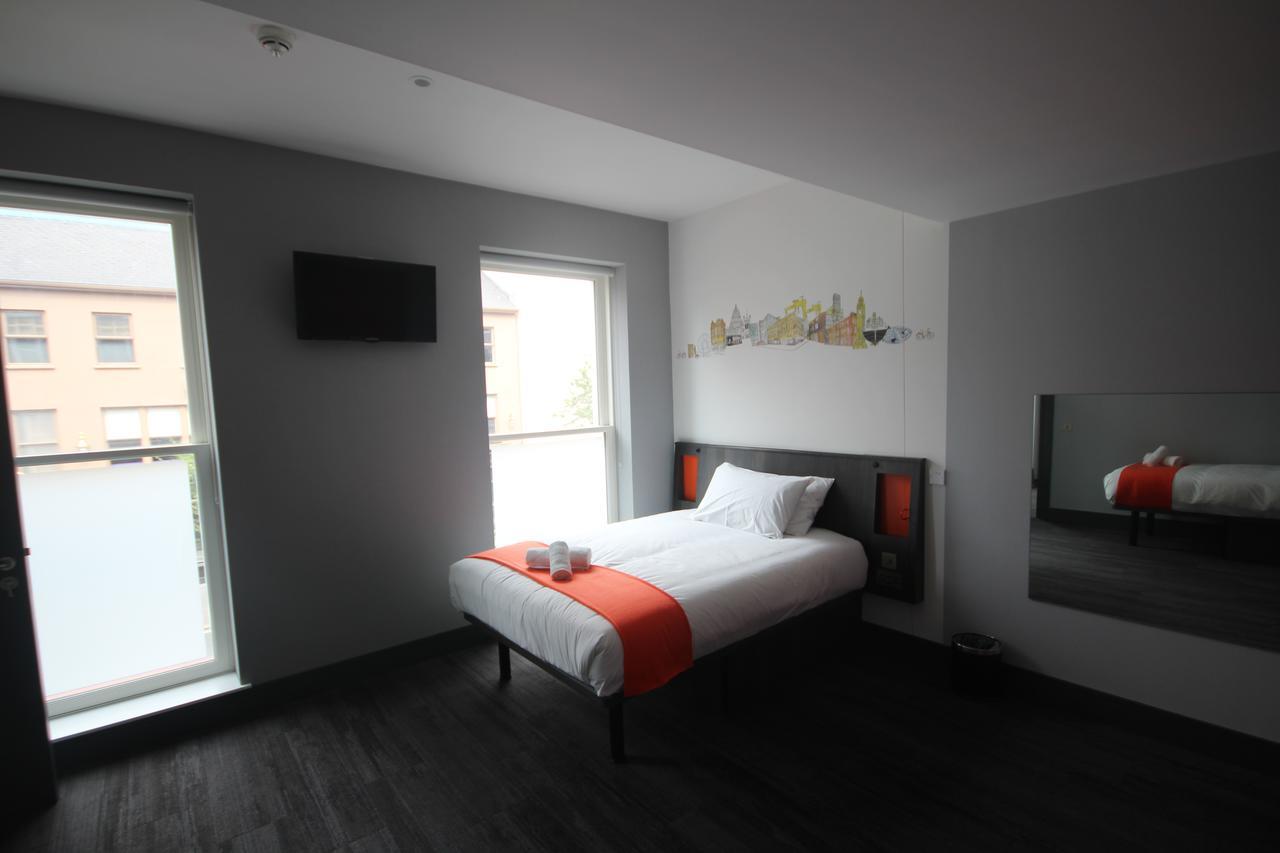 Easyhotel Belfast Exterior foto