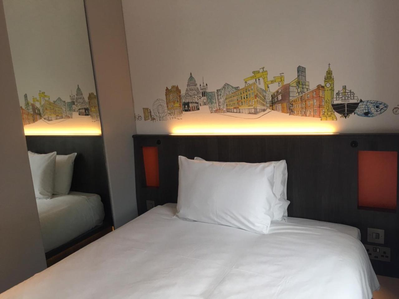 Easyhotel Belfast Exterior foto